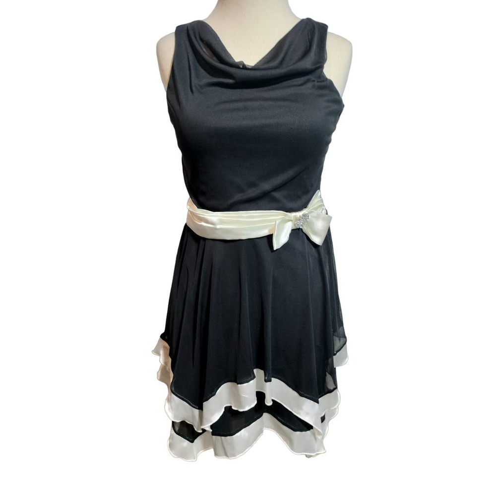 My Michelle black w/ white asymmetrical formal dress sleeveless mini size 10